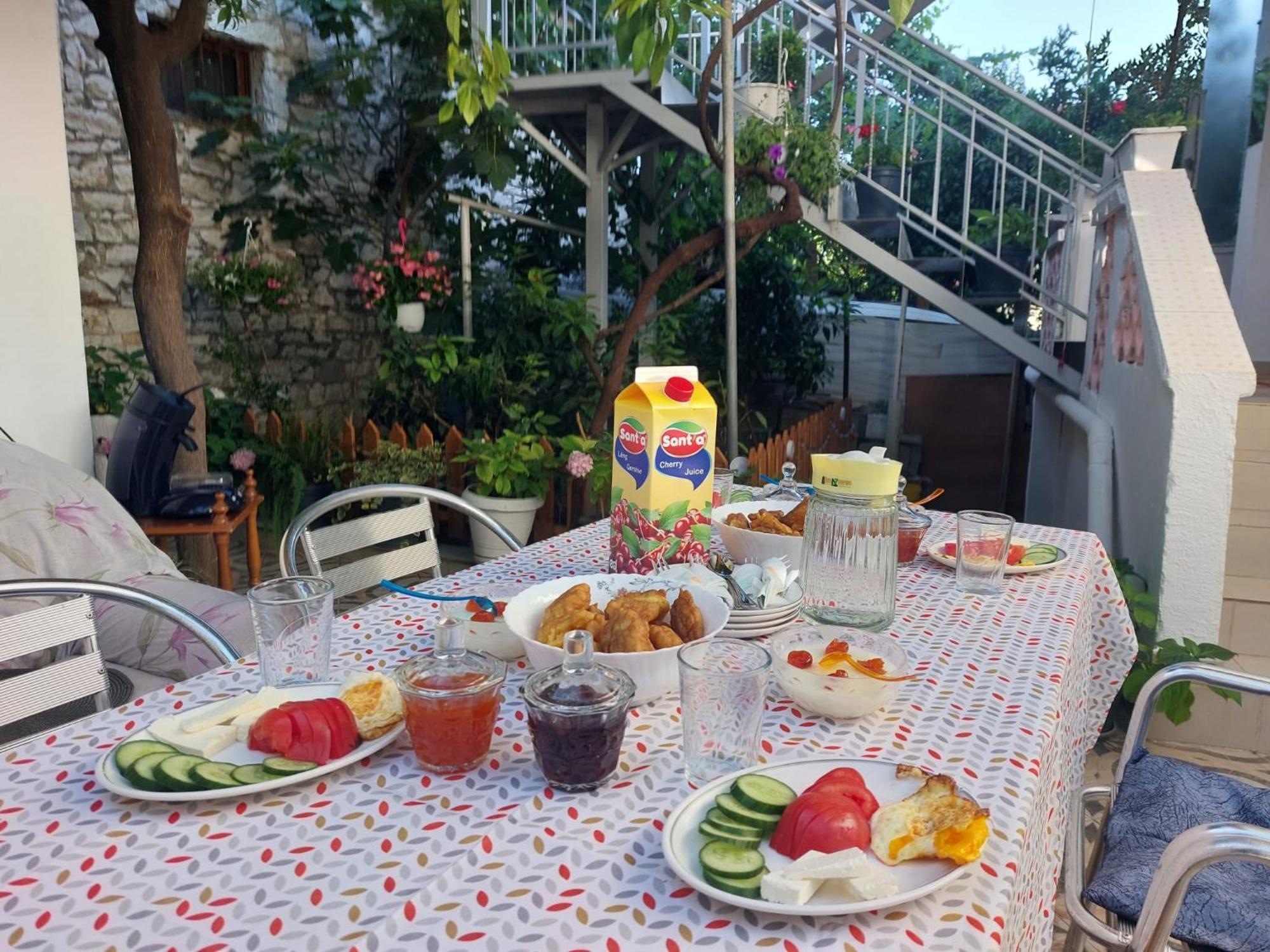 Guest House Flowers Berat Luaran gambar
