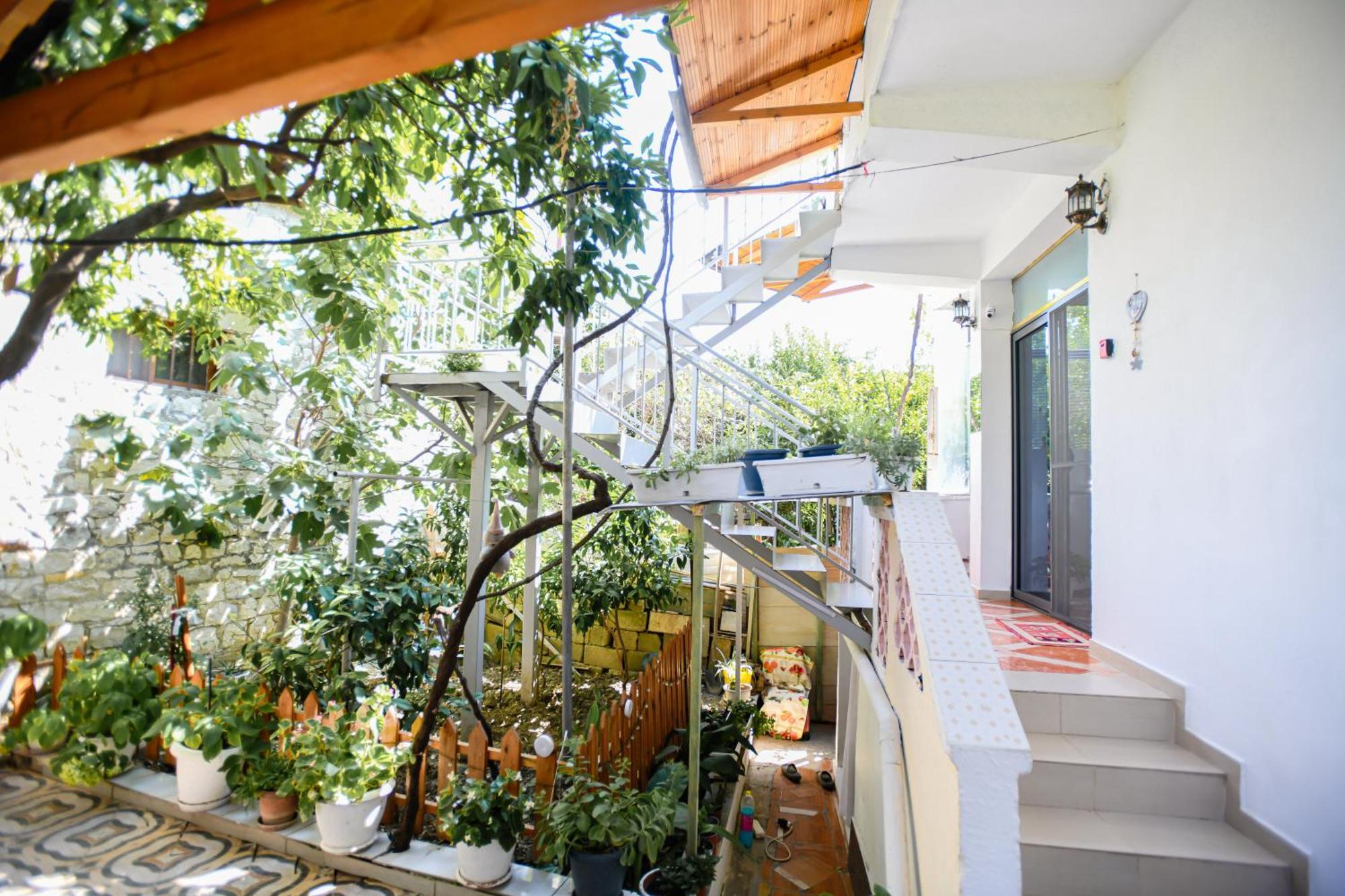 Guest House Flowers Berat Luaran gambar