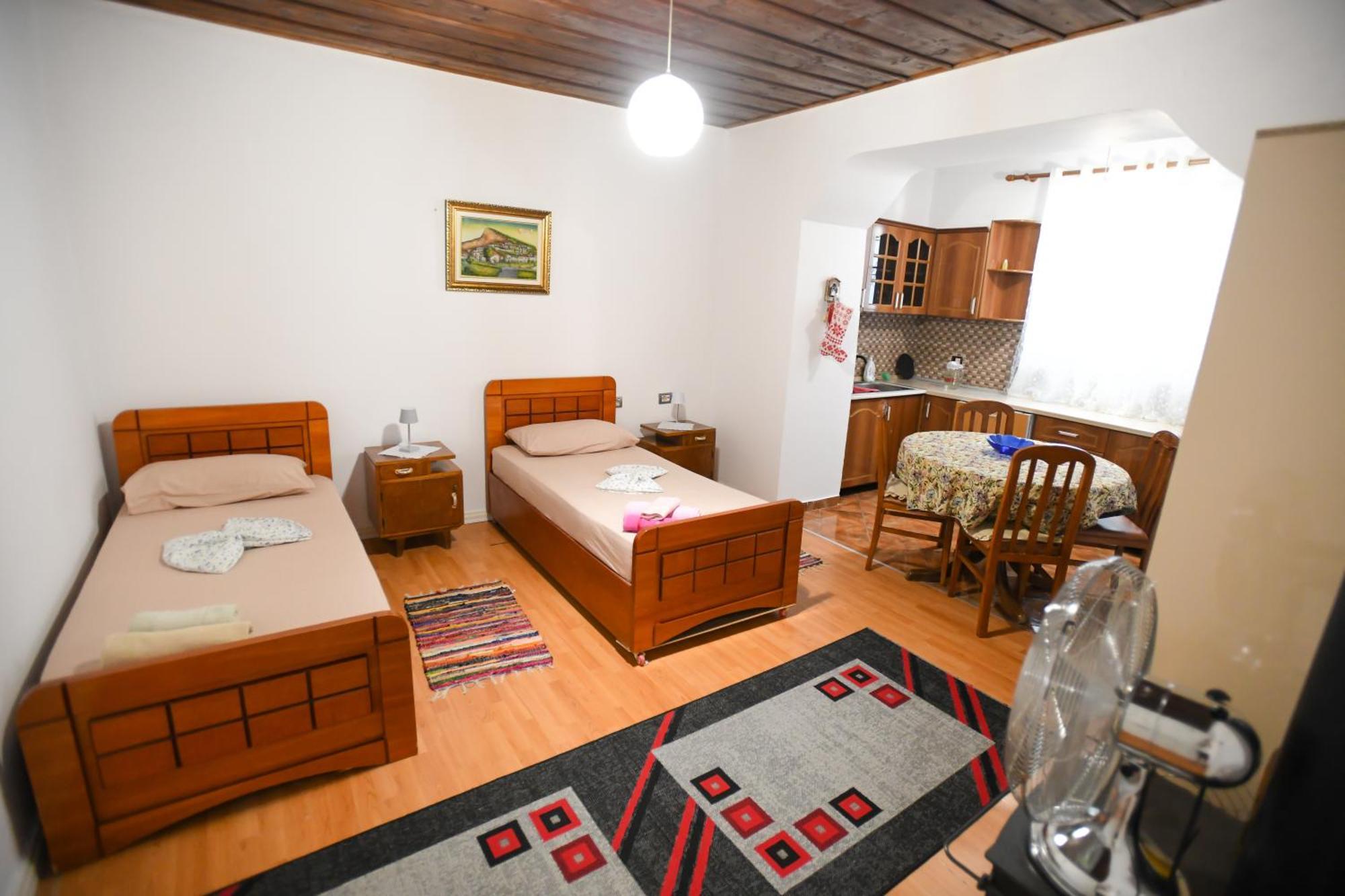 Guest House Flowers Berat Luaran gambar