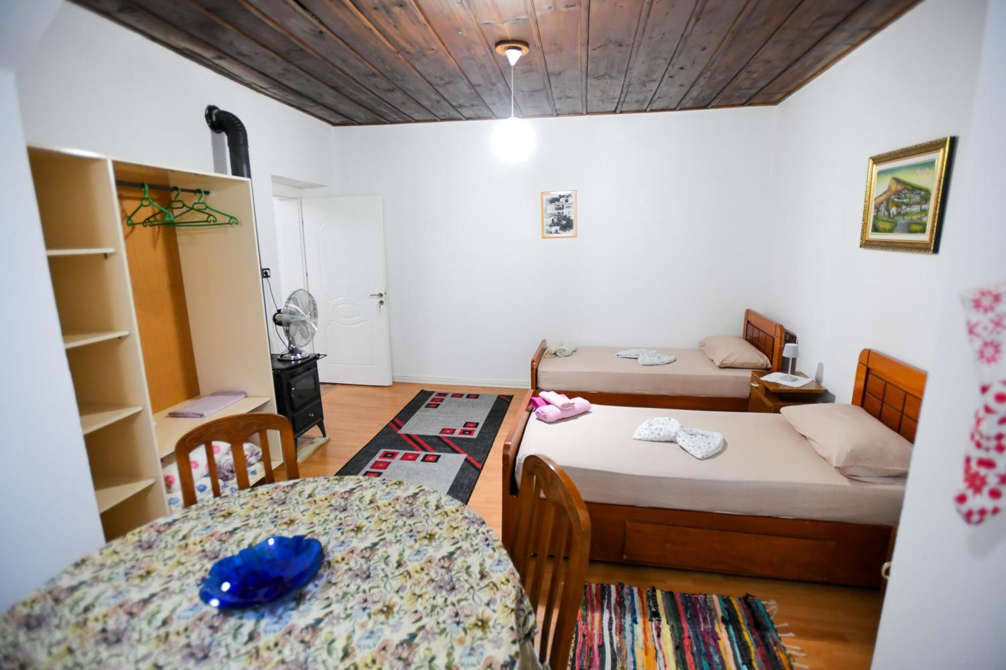 Guest House Flowers Berat Luaran gambar