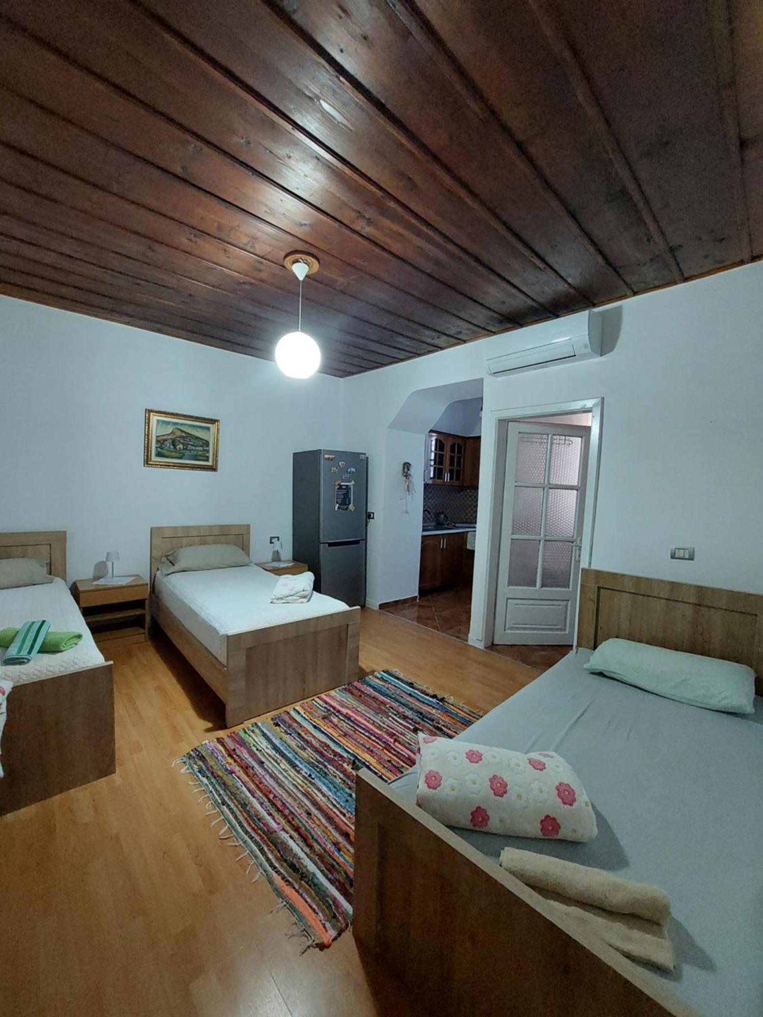 Guest House Flowers Berat Luaran gambar