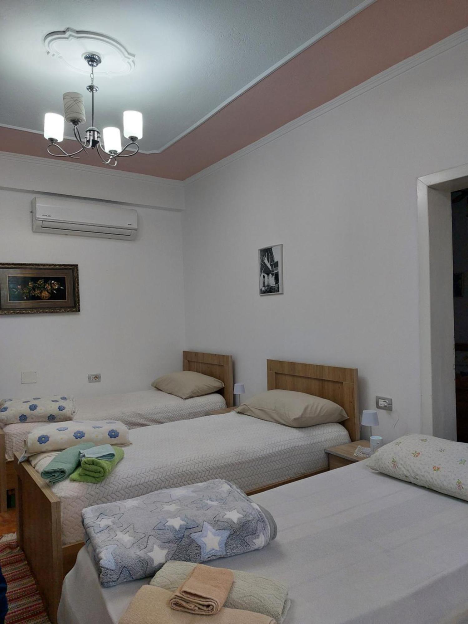Guest House Flowers Berat Luaran gambar