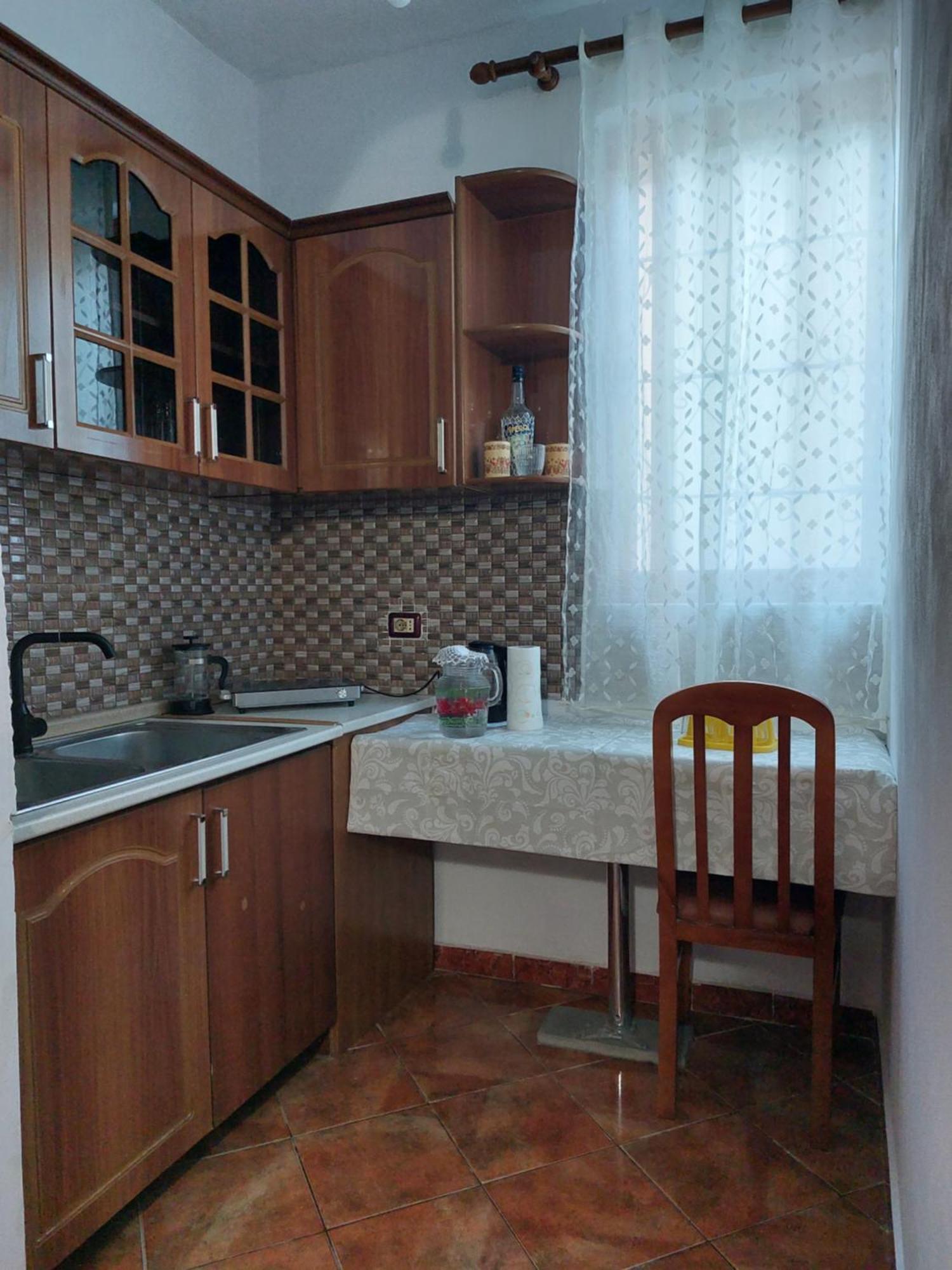 Guest House Flowers Berat Luaran gambar