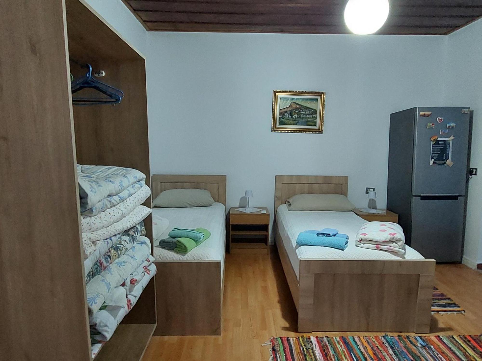 Guest House Flowers Berat Luaran gambar